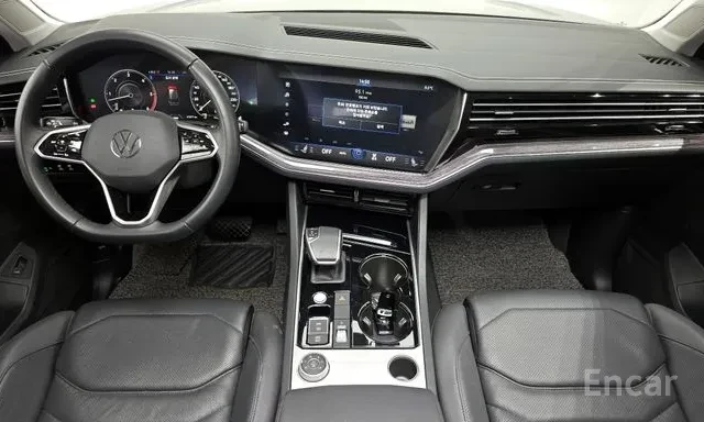 VW Touareg 3.0TDI | PREMIUM | ОБДУХВАНЕ | FACELIFT | 41К КМ |, снимка 10 - Автомобили и джипове - 55571146