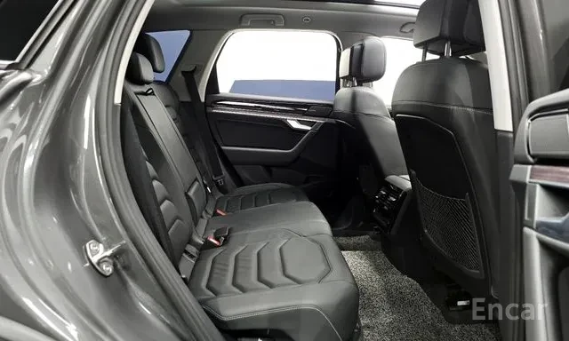 VW Touareg 3.0TDI | PREMIUM | ОБДУХВАНЕ | FACELIFT | 41К КМ |, снимка 12 - Автомобили и джипове - 55571146
