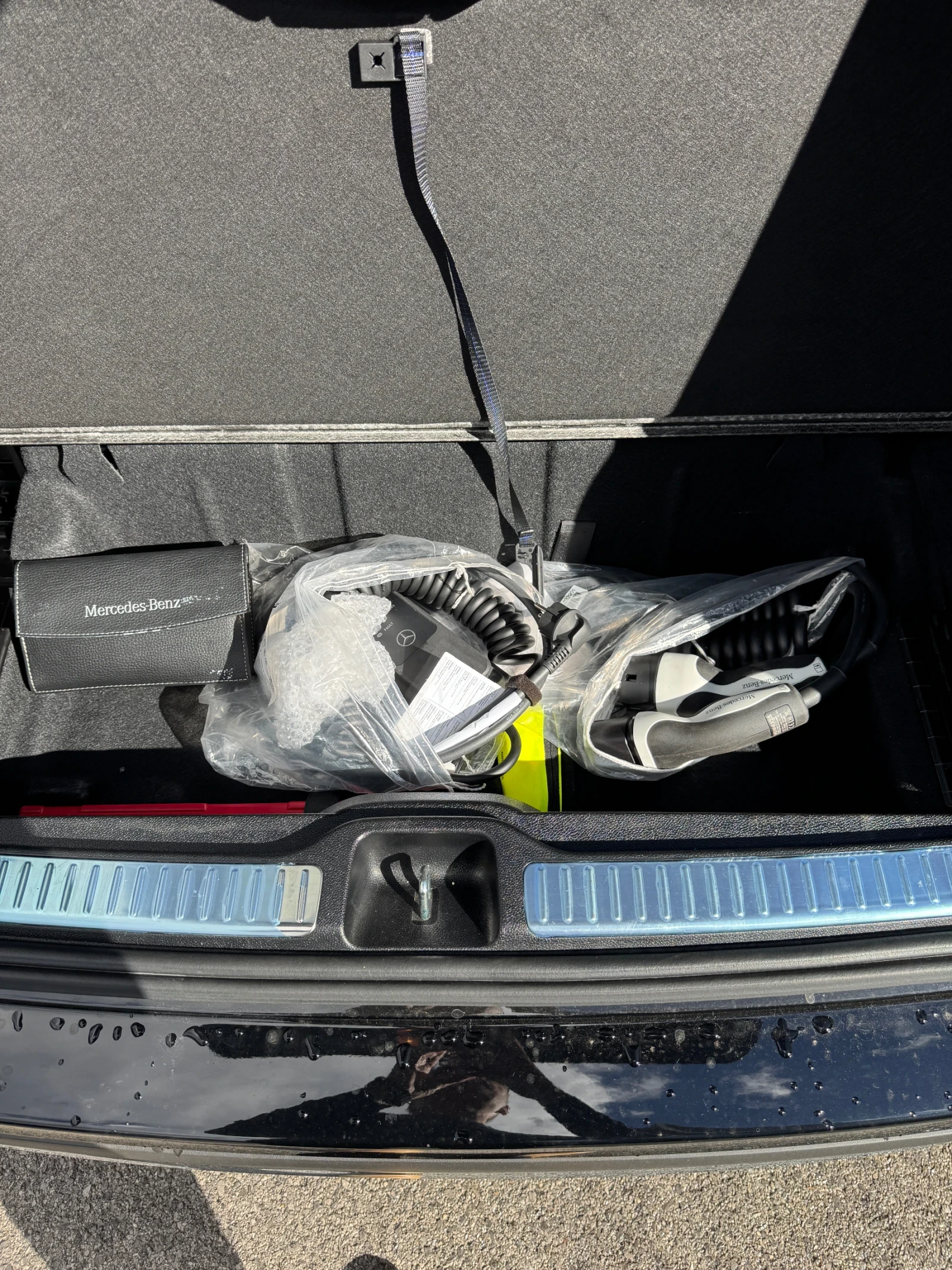 Mercedes-Benz GLC 300 e Plug-in Hybrid/ 1ви собственик/ фактура с ДДС - изображение 8