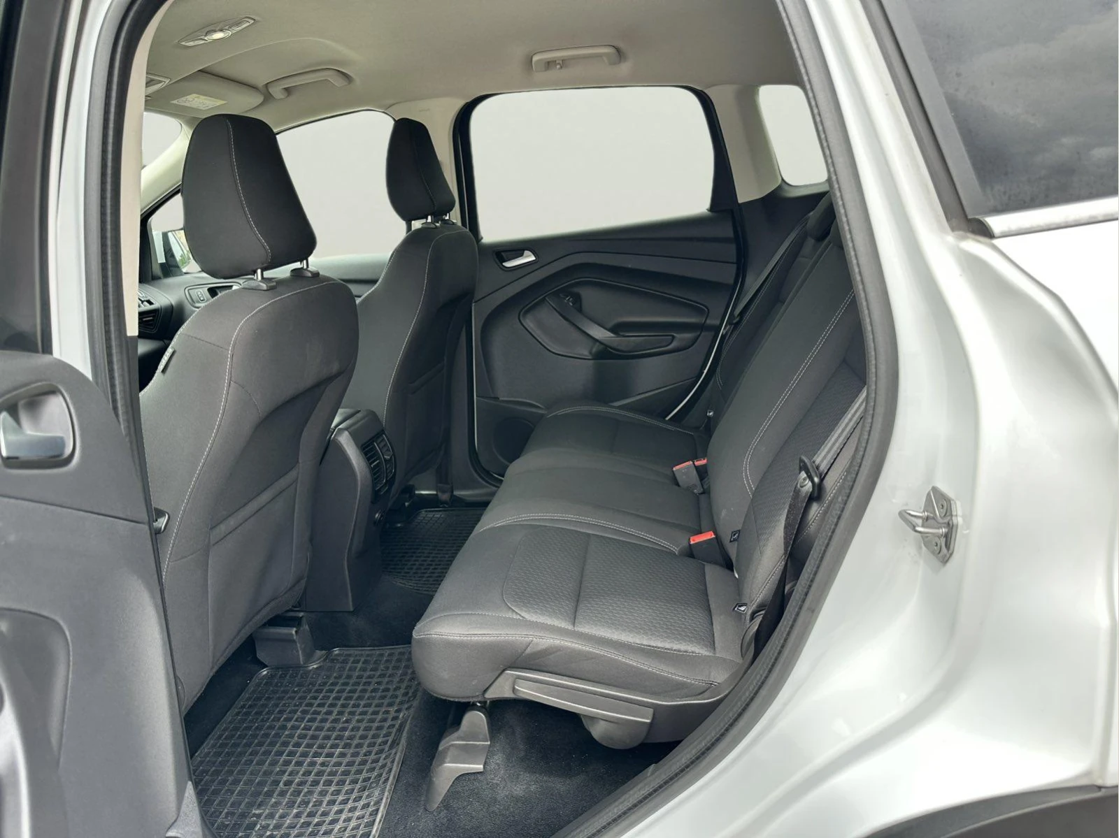 Ford Kuga 1.5 EcoBoost, снимка 7 - Автомобили и джипове - 56047780