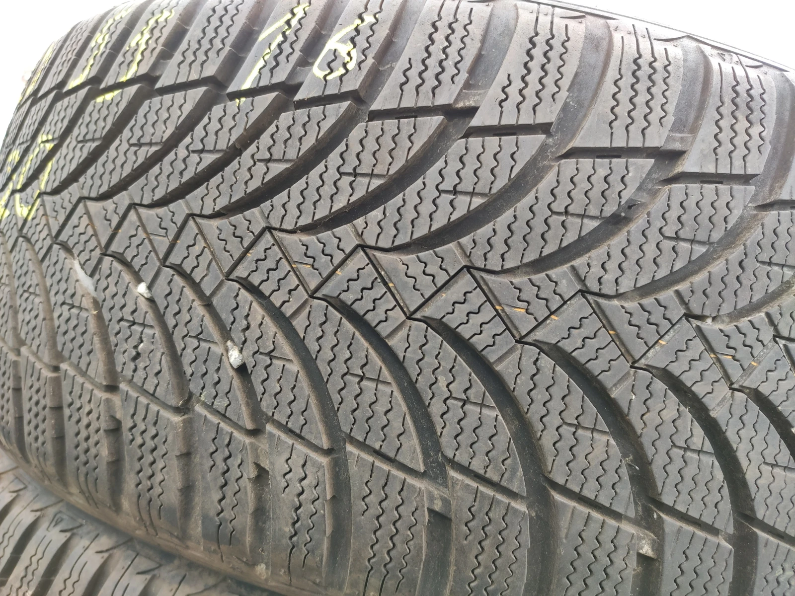 Гуми Зимни 225/55R16