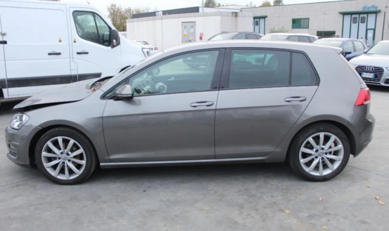 VW Golf На части 2 броя, единия  FACELIFT, снимка 9 - Автомобили и джипове - 49164456