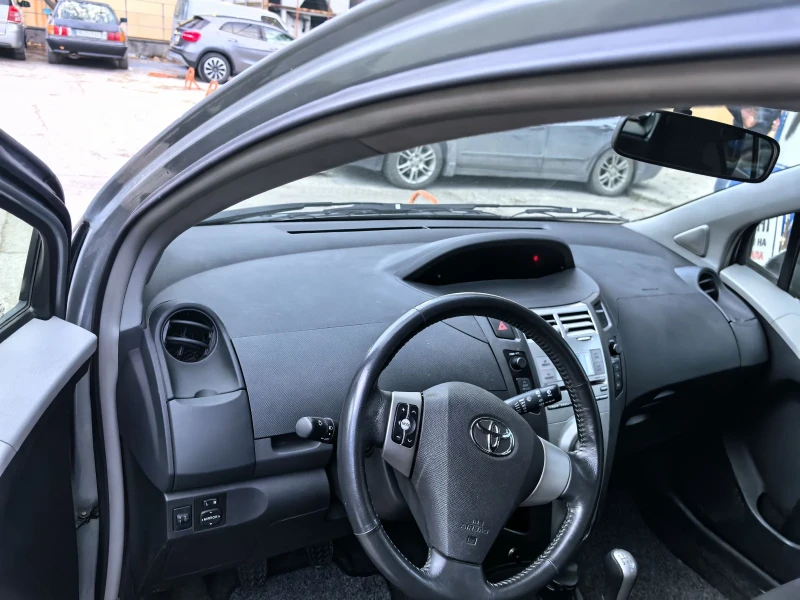 Toyota Yaris 1.0, снимка 6 - Автомобили и джипове - 49307667