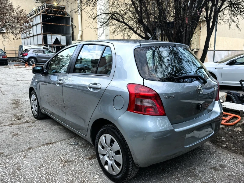 Toyota Yaris 1.0, снимка 8 - Автомобили и джипове - 49237152