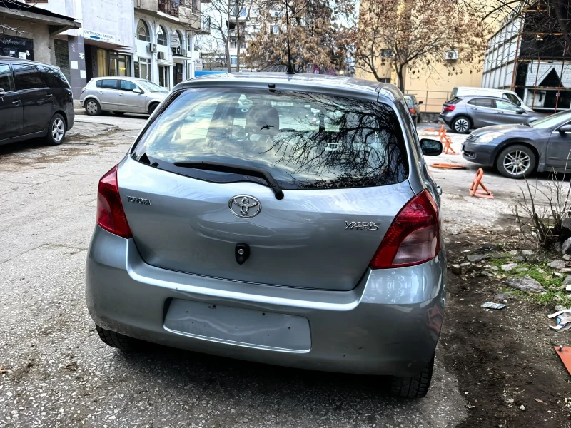 Toyota Yaris 1.0, снимка 7 - Автомобили и джипове - 49237152