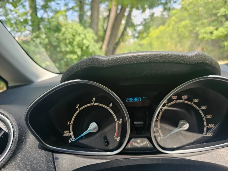 Ford Fiesta 1.5 tdci 95hp, снимка 14 - Автомобили и джипове - 52078900