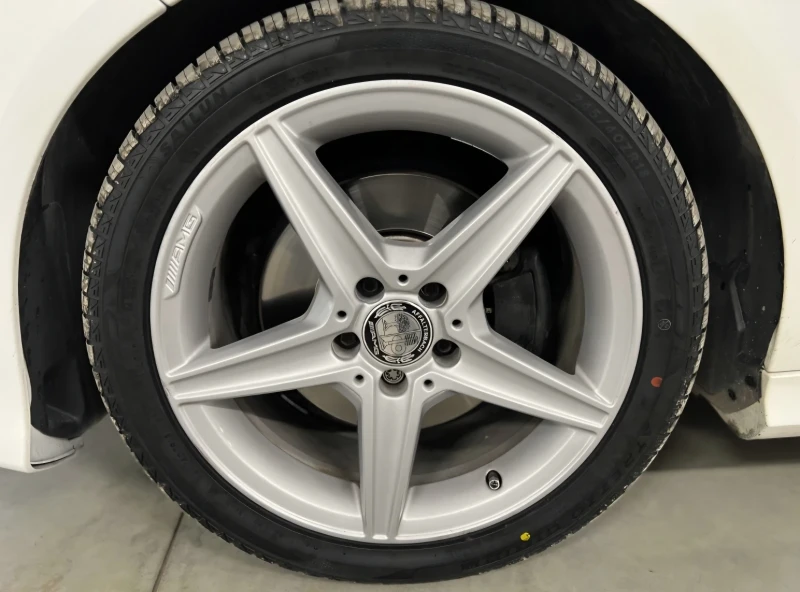 Mercedes-Benz E 400 4MATIC V6 BITURBO, снимка 8 - Автомобили и джипове - 52100605