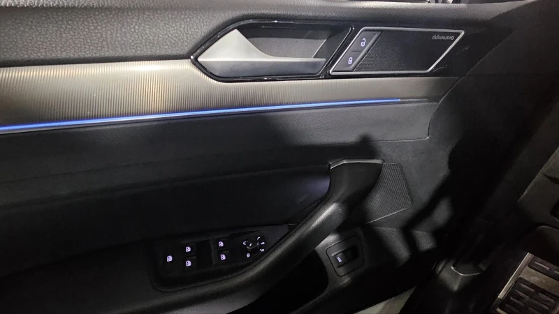 VW Arteon 2.0TDI 190к.с. ВИДЕО , снимка 13 - Автомобили и джипове - 52458248