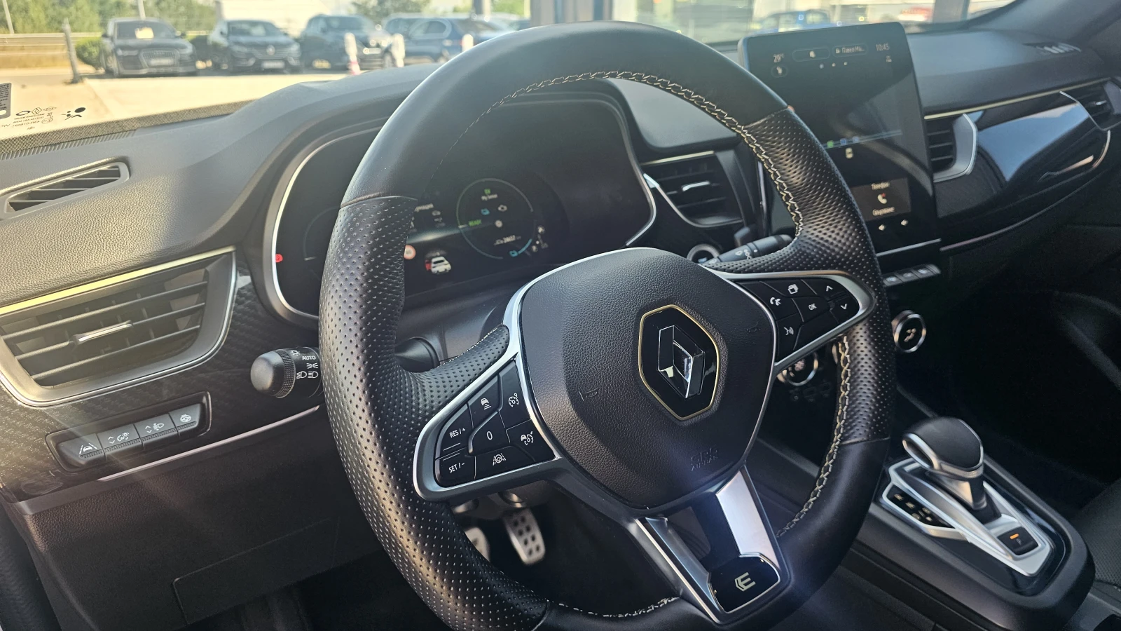 Renault Arkana E-TECH ENGINEERED  Hybrid 145 - изображение 10