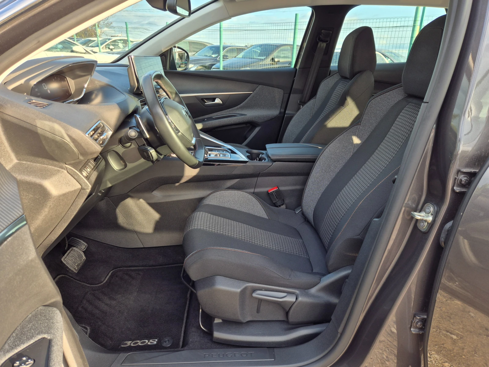 Peugeot 3008 1.2i PureTech 130 | Mobile.bg   13