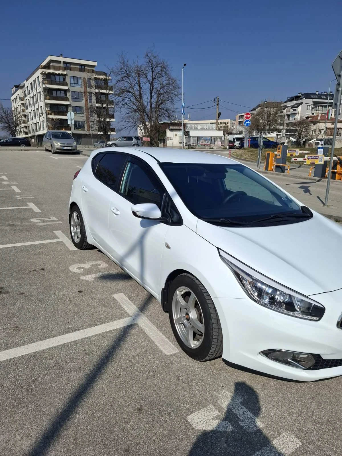 Kia Ceed 1.6, снимка 2 - Автомобили и джипове - 53754894
