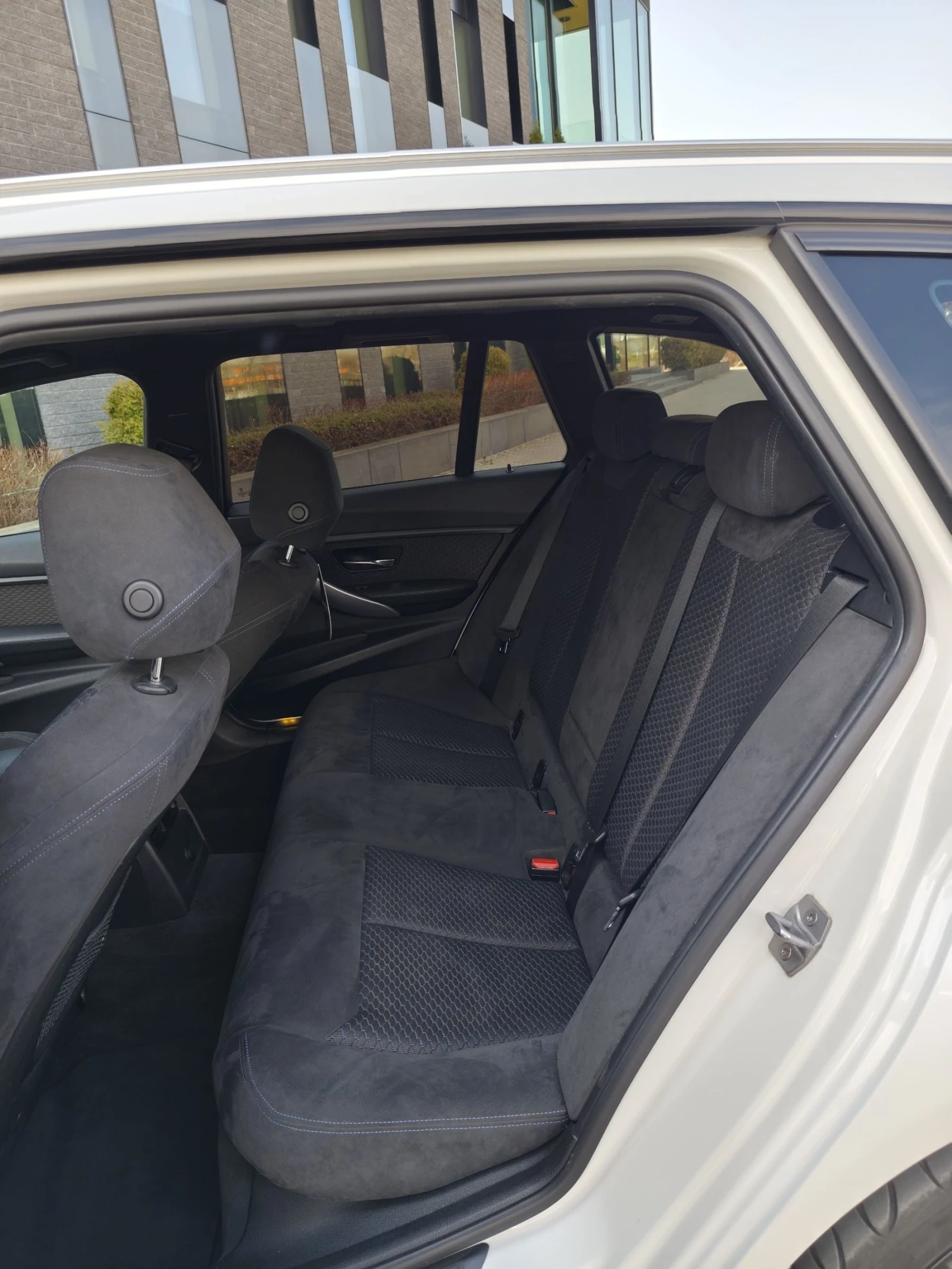 BMW 320 D M PACK ТОП УНИКАТ!!!!!!!, снимка 16 - Автомобили и джипове - 53860876