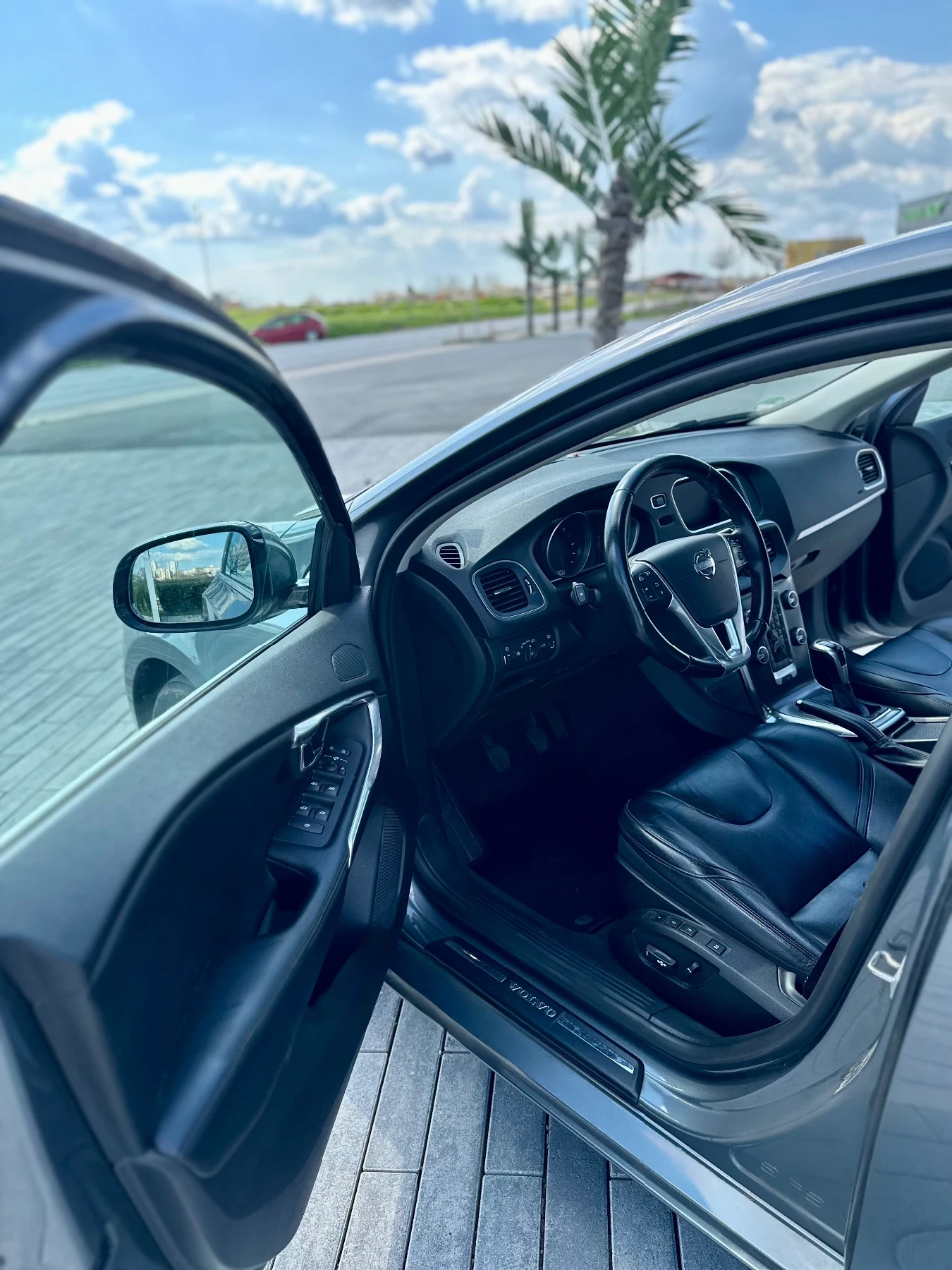 Volvo V40, снимка 8 - Автомобили и джипове - 54103165