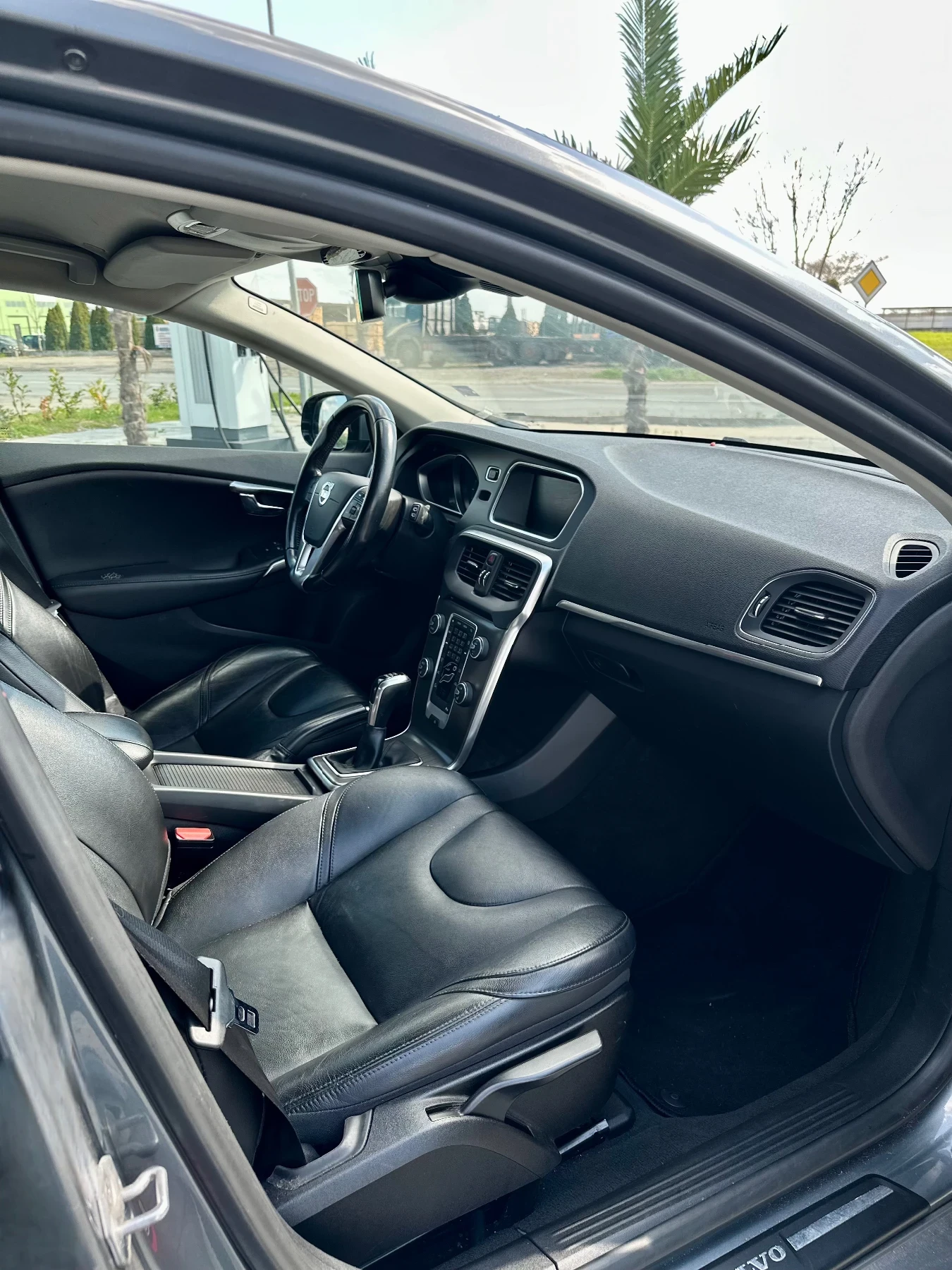 Volvo V40, снимка 9 - Автомобили и джипове - 54103165