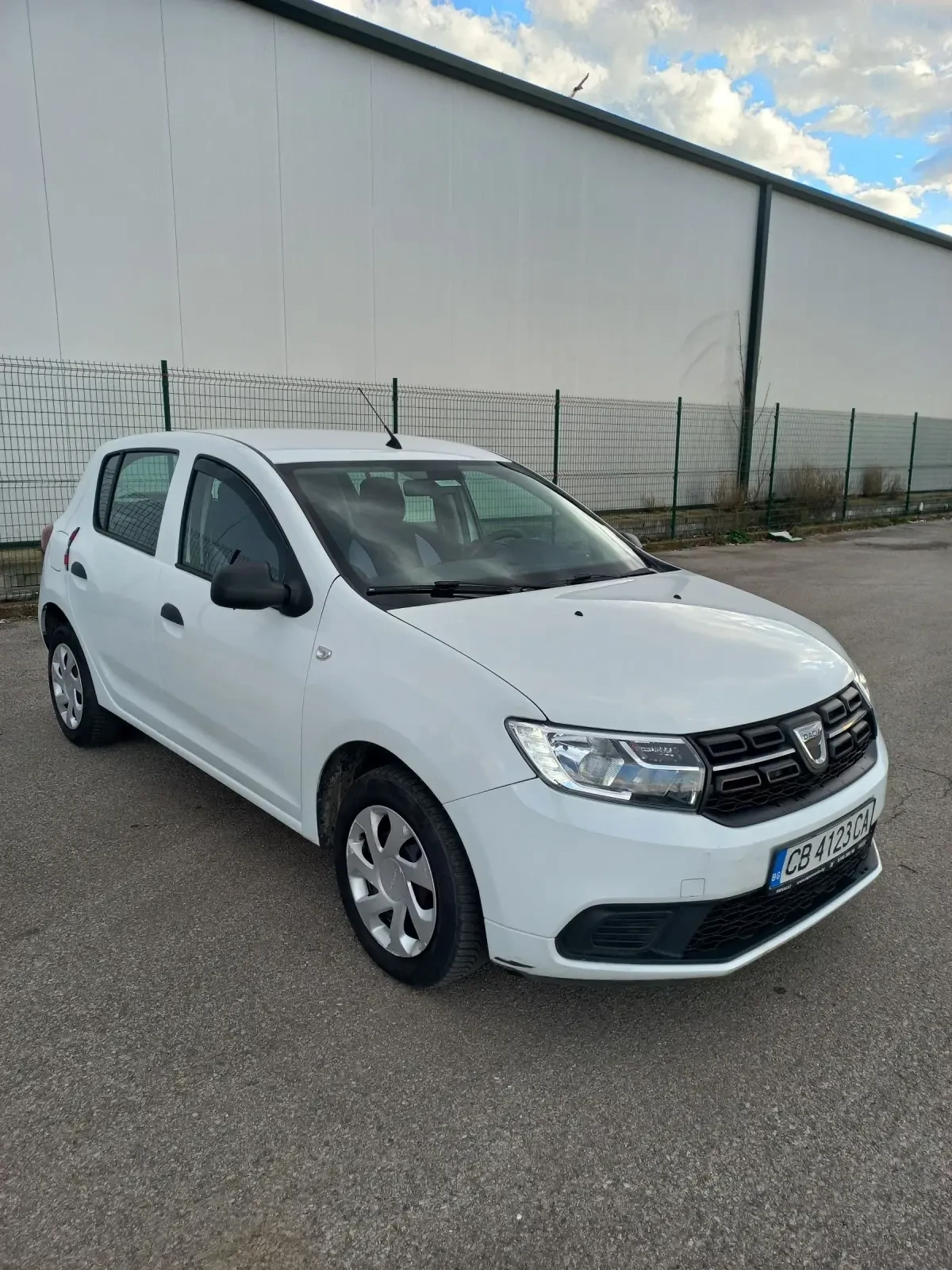 Dacia Sandero 1.5dci, снимка 2 - Автомобили и джипове - 54179843