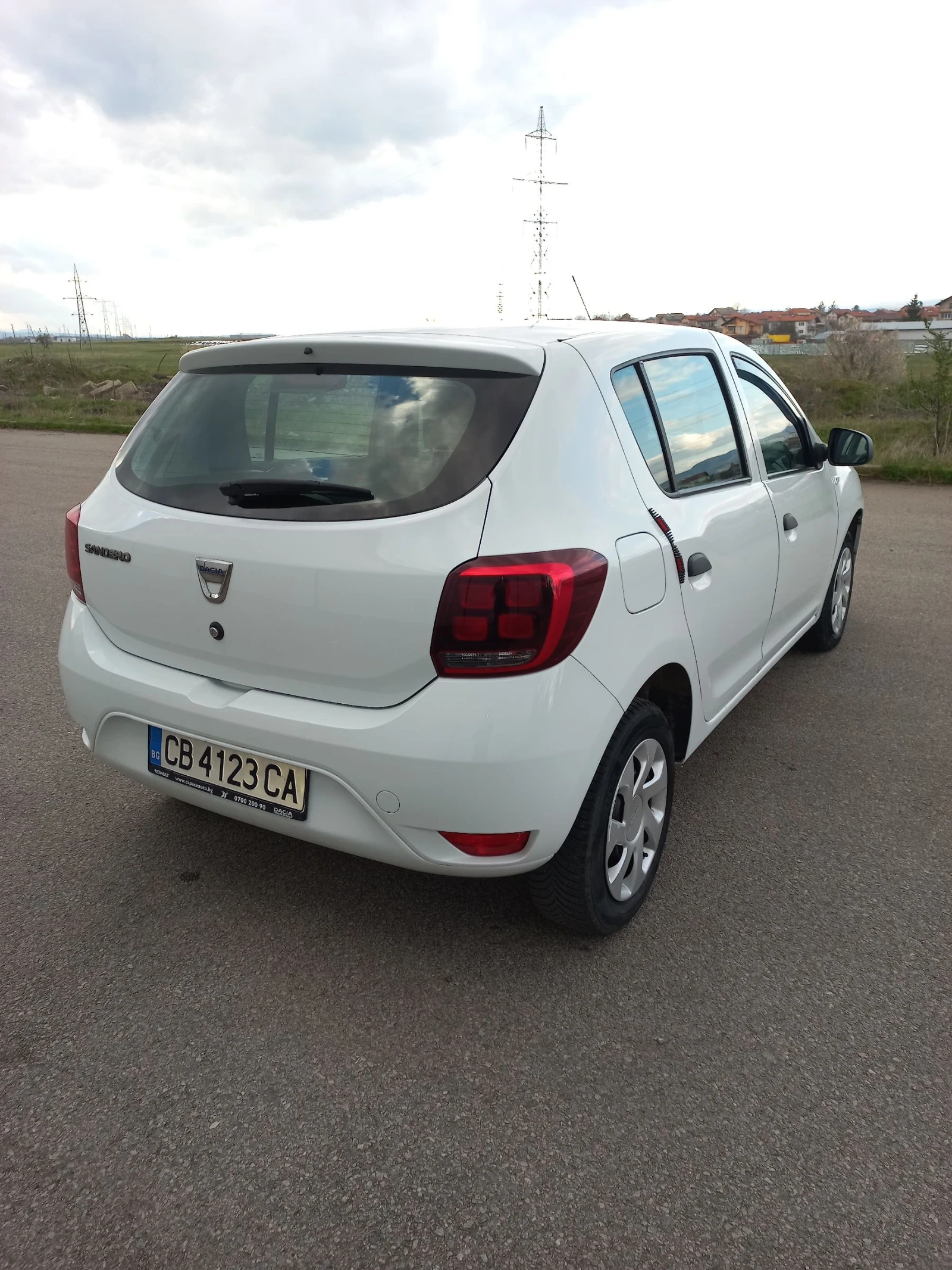 Dacia Sandero 1.5dci, снимка 5 - Автомобили и джипове - 54179843