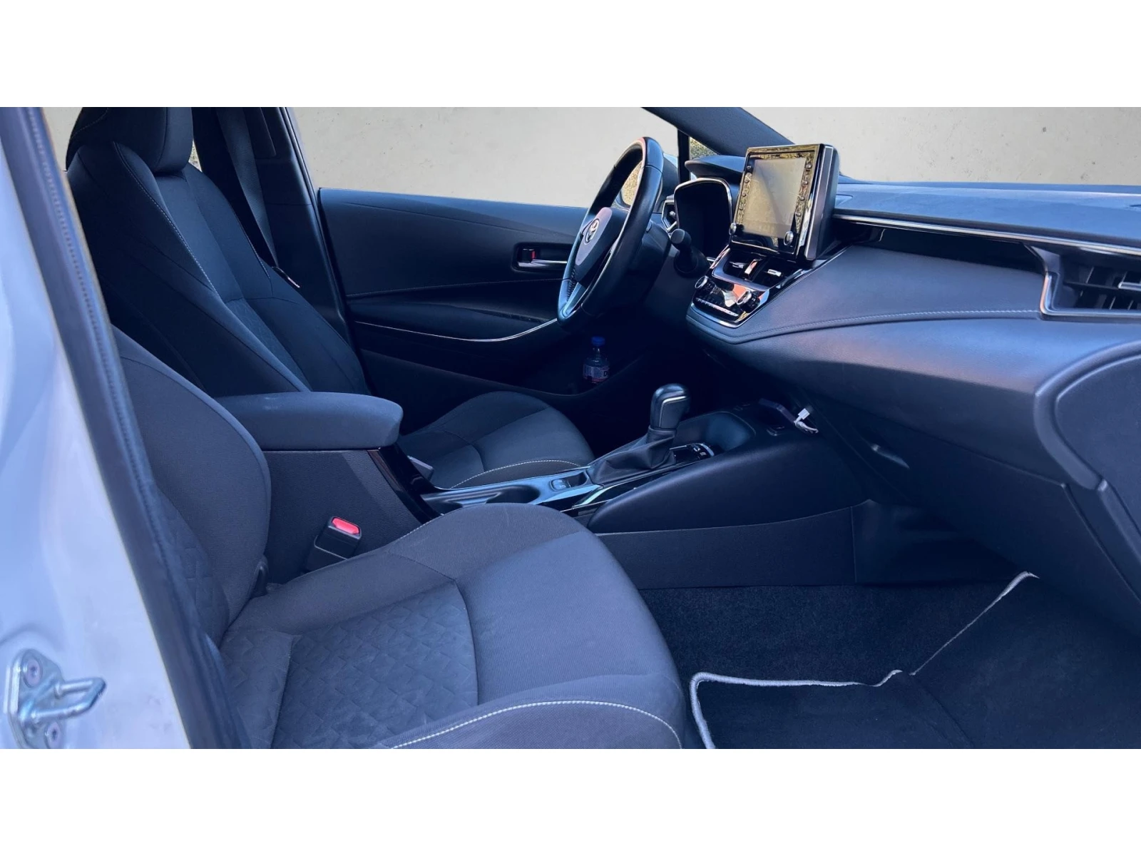 Toyota Corolla 1. 8 HSD Executive, Месечна вноска от 222  , снимка 7 - Автомобили и джипове - 54967111