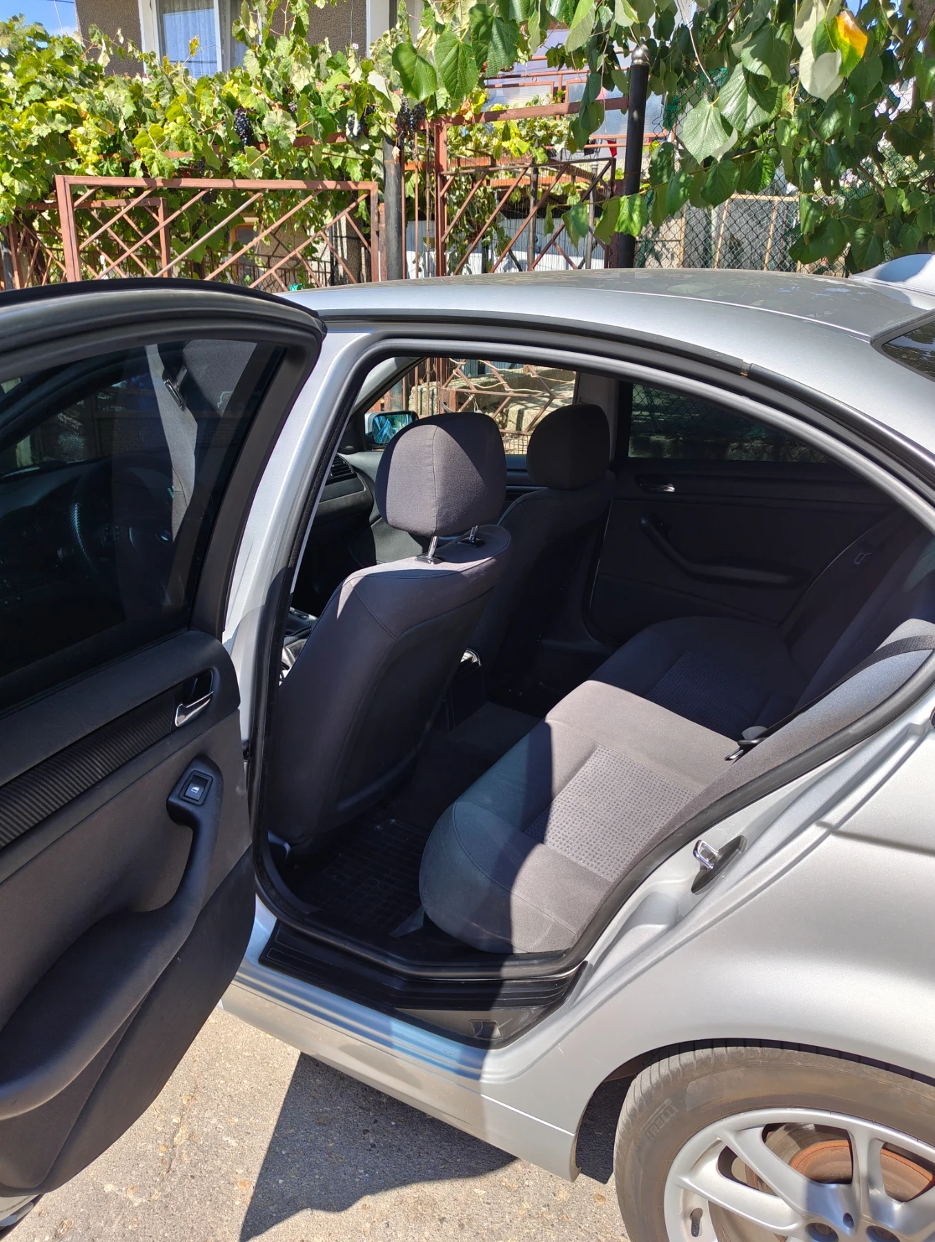 BMW 320 2.0 D, снимка 6 - Автомобили и джипове - 56151134
