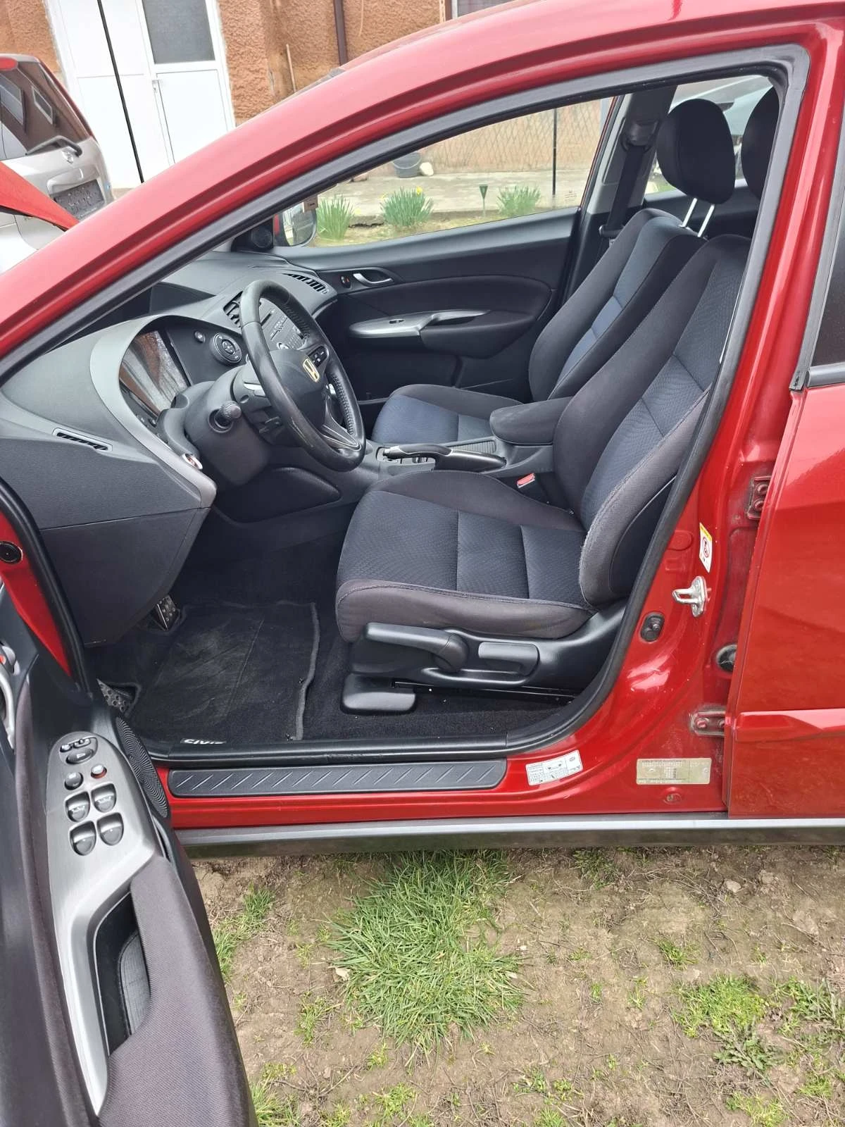 Honda Civic 1.8i -140кс, снимка 9 - Автомобили и джипове - 56216714