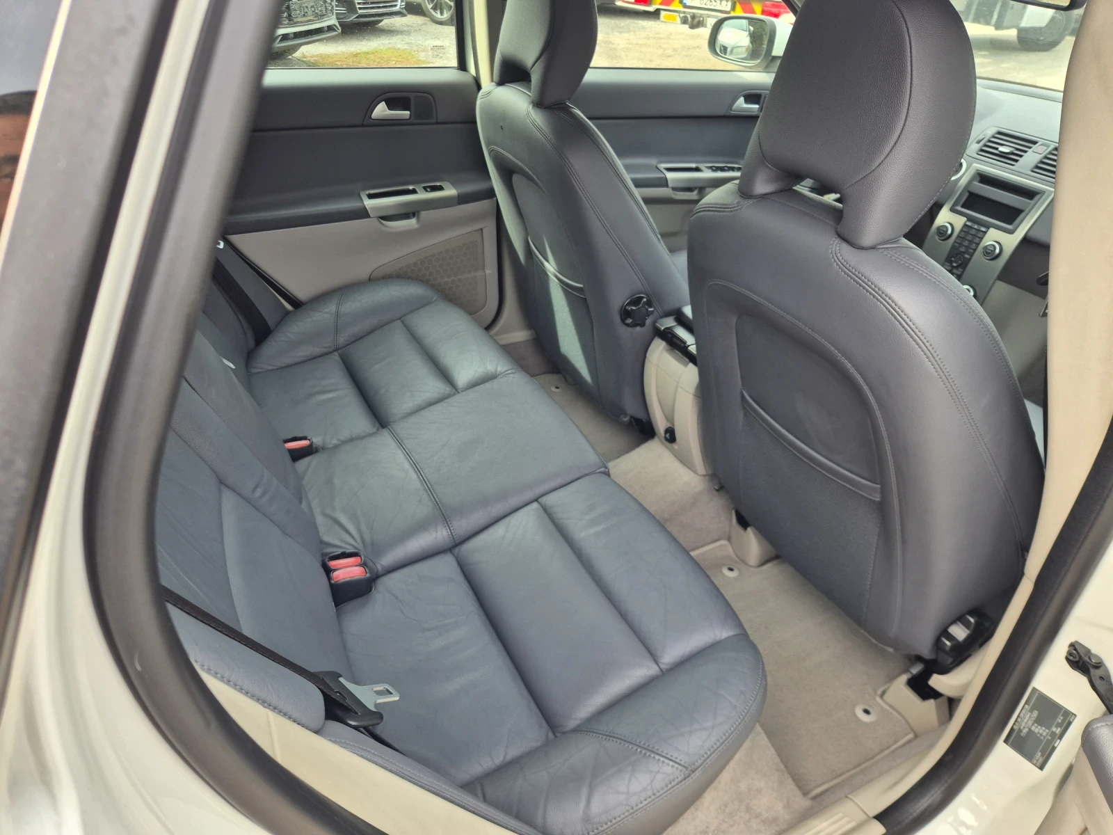 Volvo V50 2.0D* Facelift* КОЖА* АВТОМАТ* ПОДГРЕВ, снимка 12 - Автомобили и джипове - 56232095