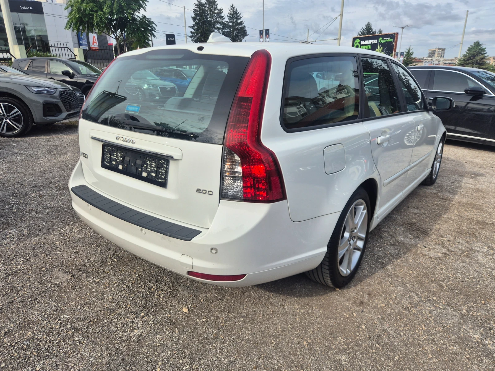 Volvo V50 2.0D* Facelift* КОЖА* АВТОМАТ* ПОДГРЕВ, снимка 4 - Автомобили и джипове - 56232095