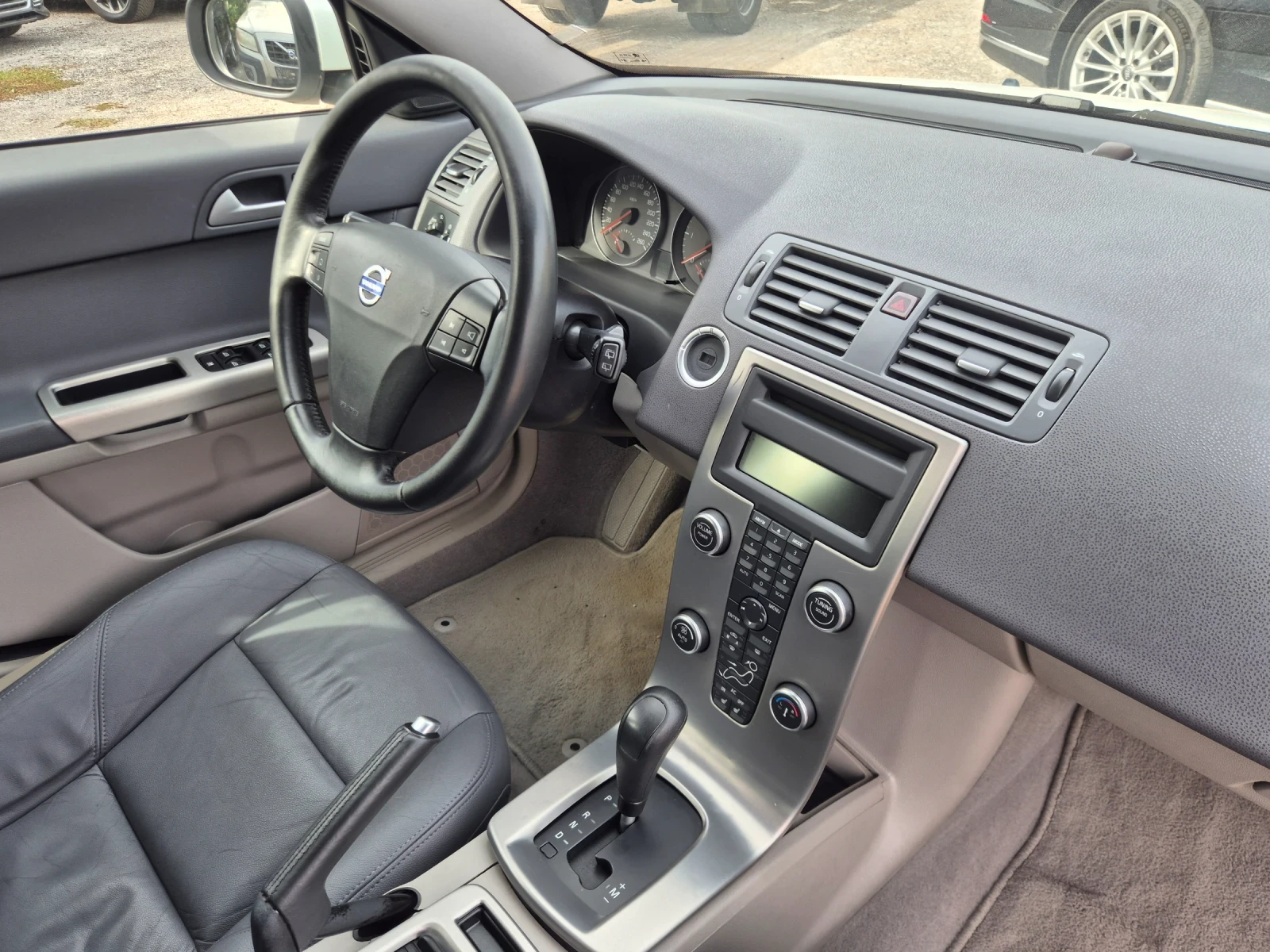 Volvo V50 2.0D* Facelift* КОЖА* АВТОМАТ* ПОДГРЕВ, снимка 9 - Автомобили и джипове - 56232095