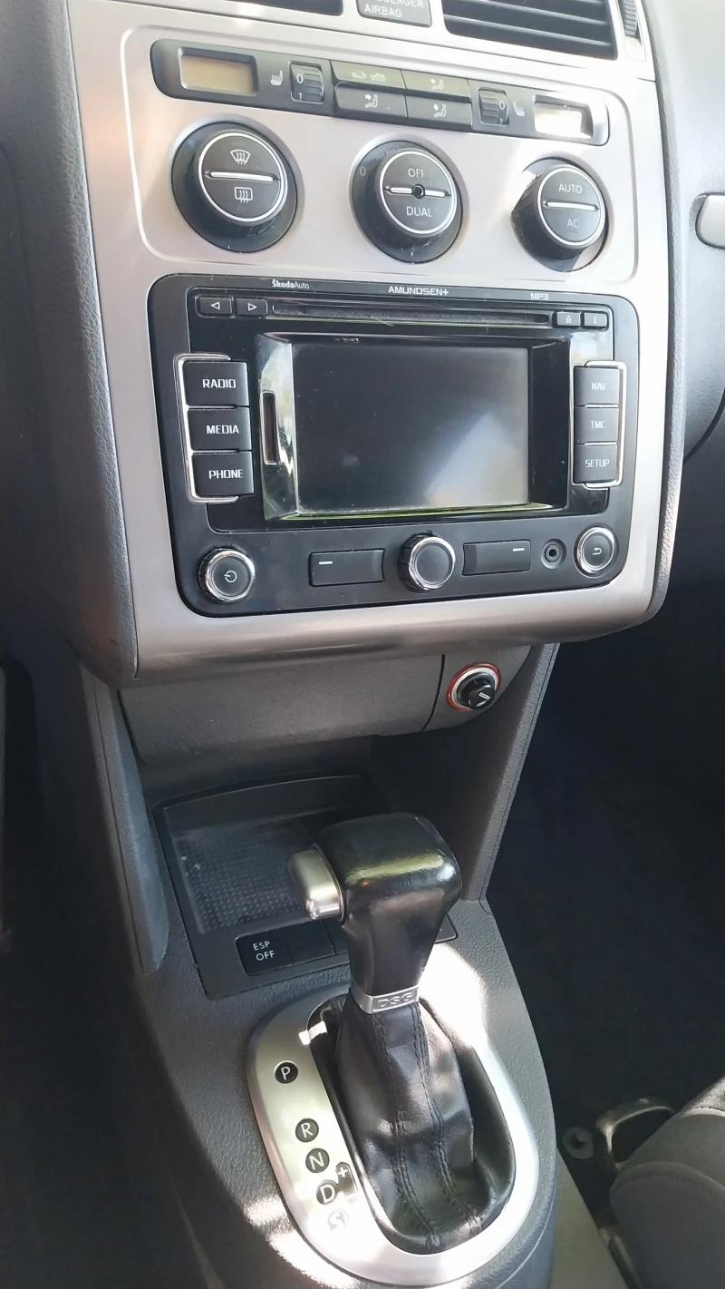 VW Touran, снимка 7 - Автомобили и джипове - 51800339