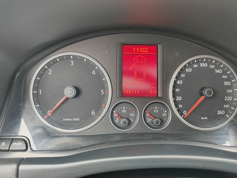 VW Tiguan 2.0, 140к.с. 4х4, снимка 13 - Автомобили и джипове - 52550840