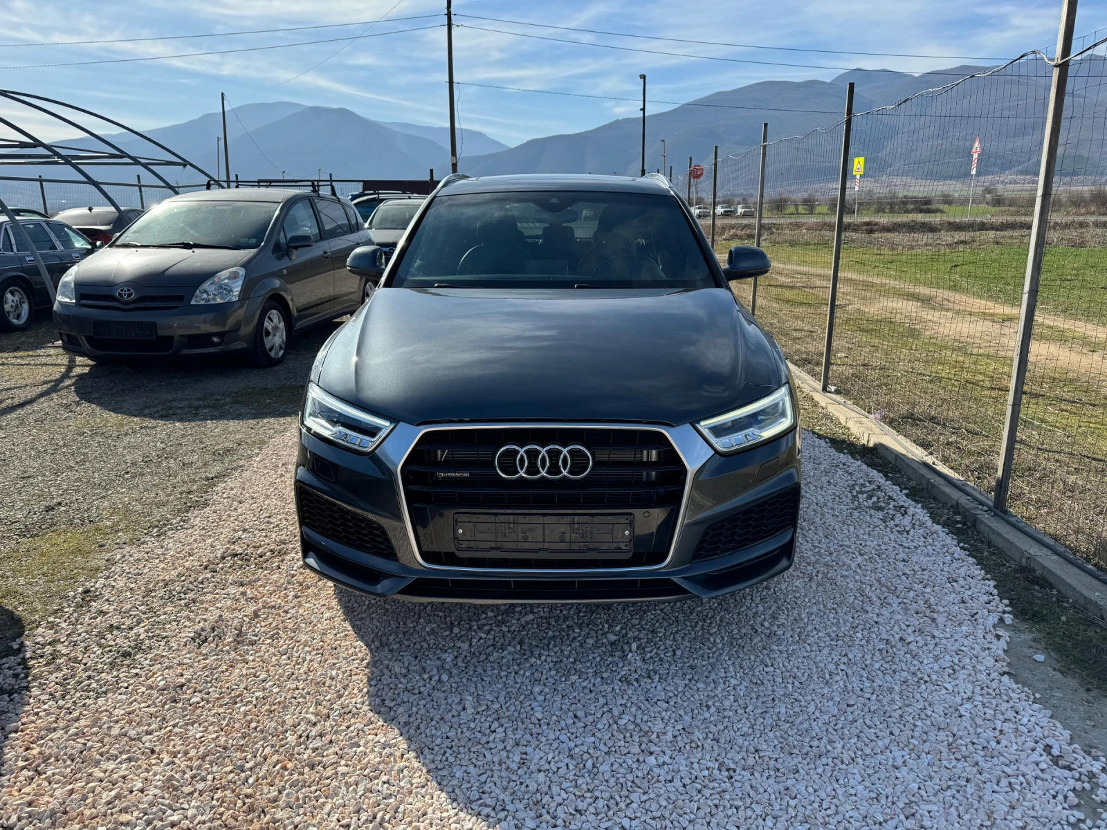 Audi Q3 2.0tdi S-Line. 184к.с 111000км. Като ново!!! - изображение 2