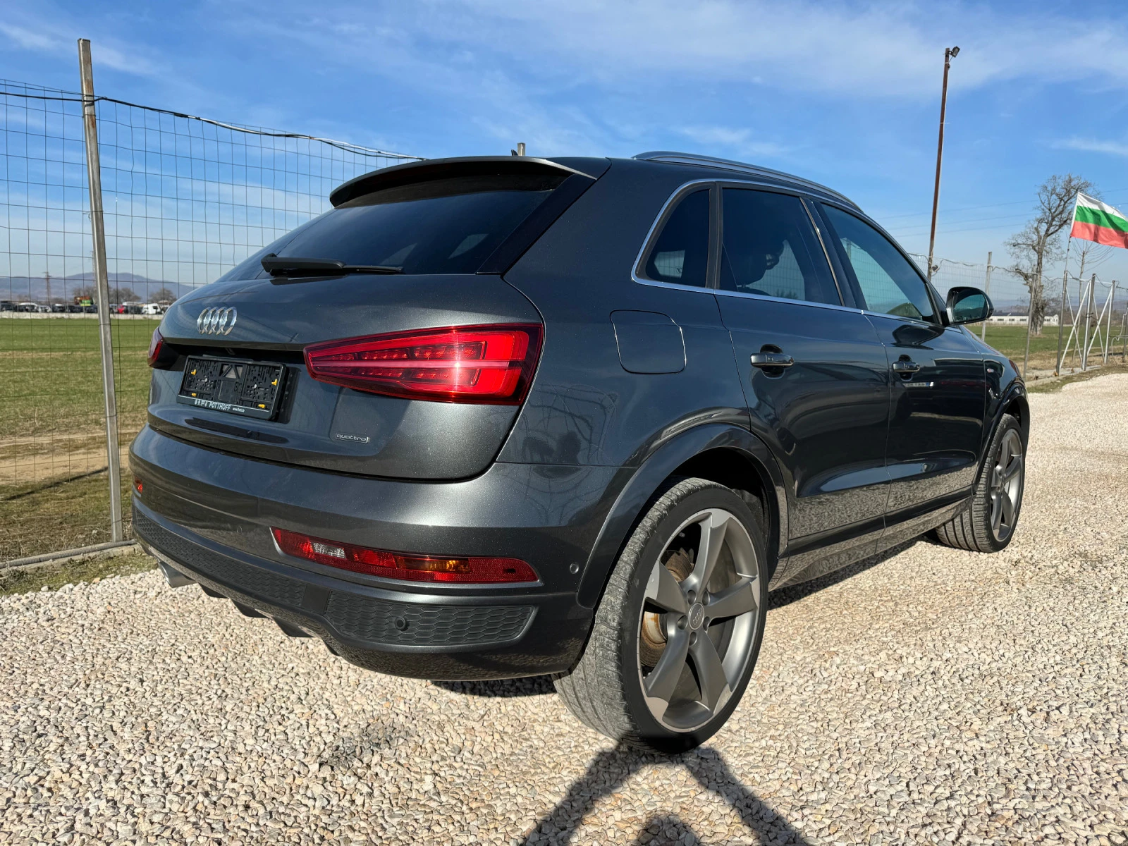 Audi Q3 2.0tdi S-Line. 184к.с 111000км. Като ново!!! - изображение 5