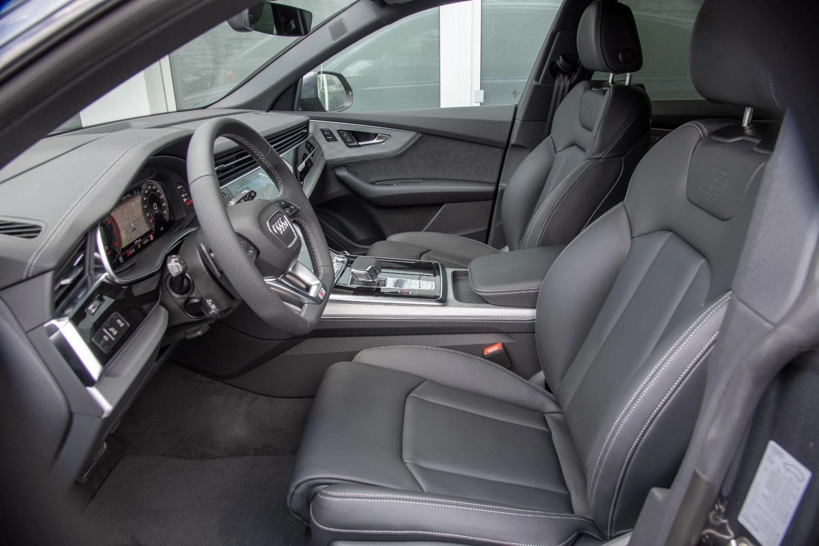 Audi Q8 55 TFSI/FACELIFT/S-LINE/B&O/HEAD UP/PANO/360/ - изображение 7