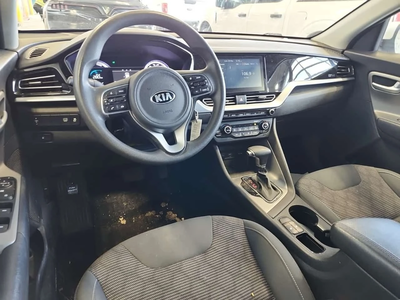 Kia Niro L  CARFAX, снимка 10 - Автомобили и джипове - 53715325