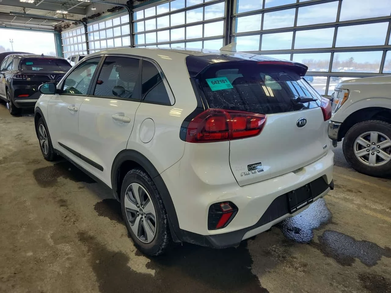 Kia Niro L  CARFAX, снимка 4 - Автомобили и джипове - 53715325