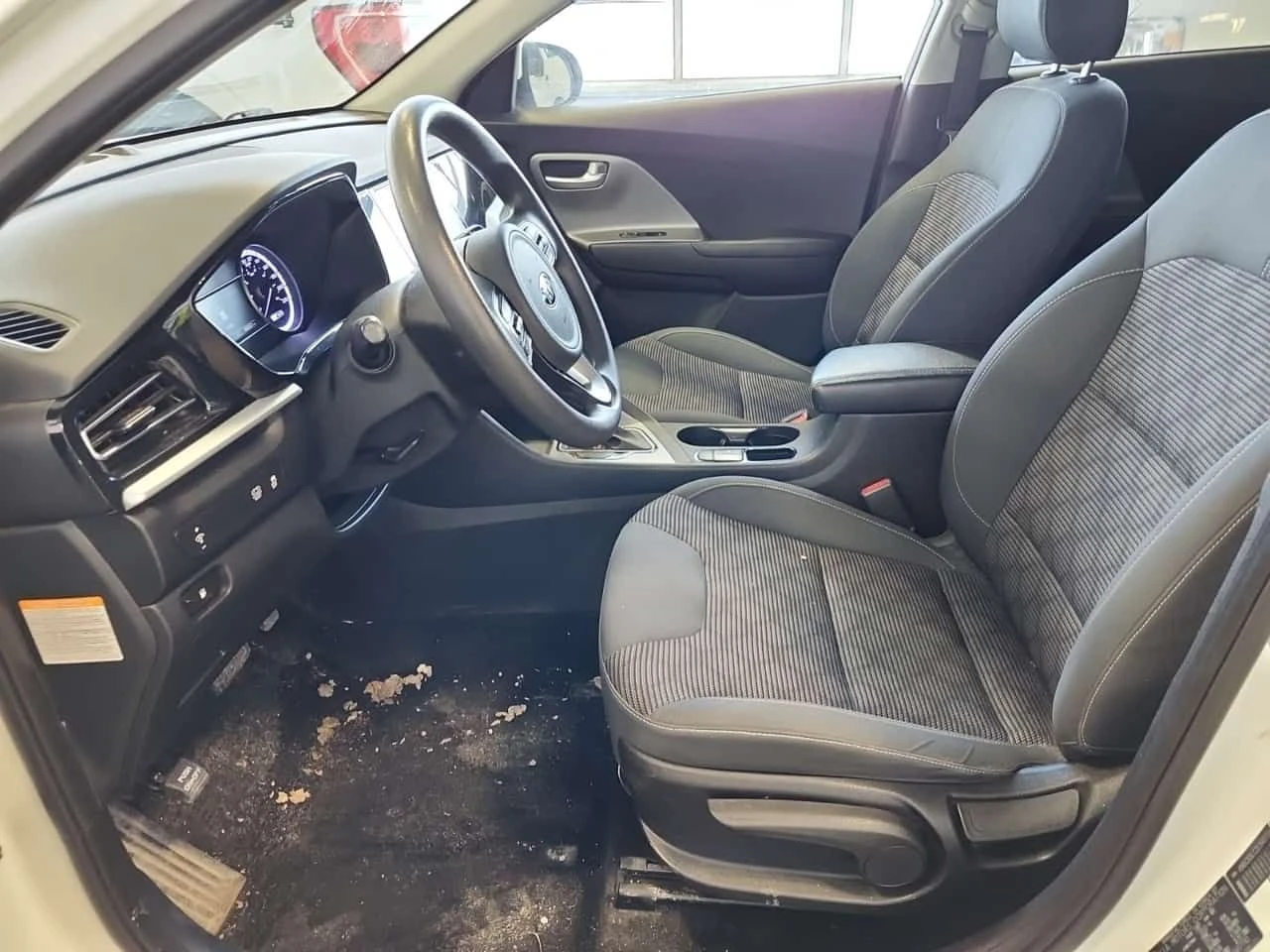 Kia Niro L  CARFAX, снимка 5 - Автомобили и джипове - 53715325