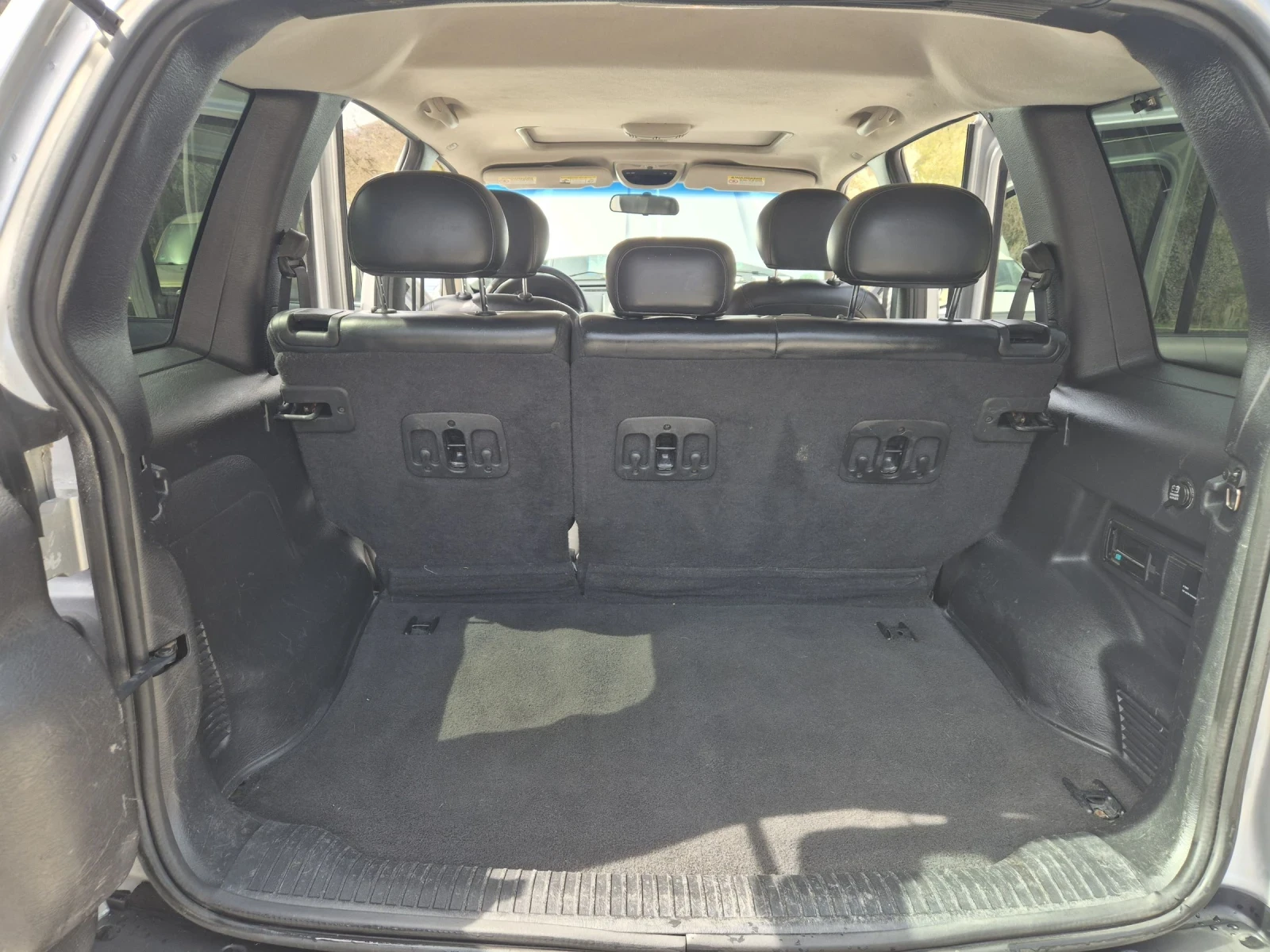 Jeep Cherokee 3.7 Бензин, снимка 12 - Автомобили и джипове - 54180787