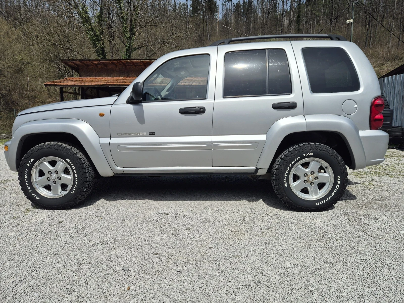Jeep Cherokee 3.7 Бензин, снимка 7 - Автомобили и джипове - 54180787