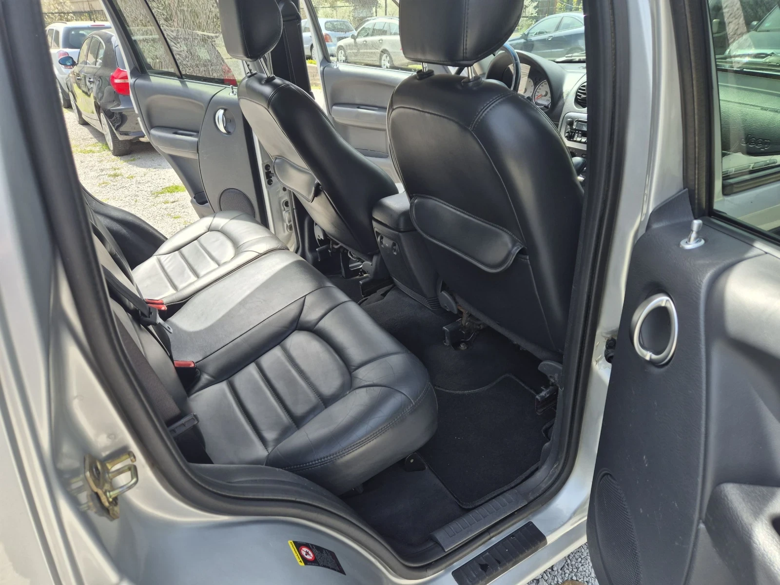 Jeep Cherokee 3.7 Бензин, снимка 10 - Автомобили и джипове - 54180787