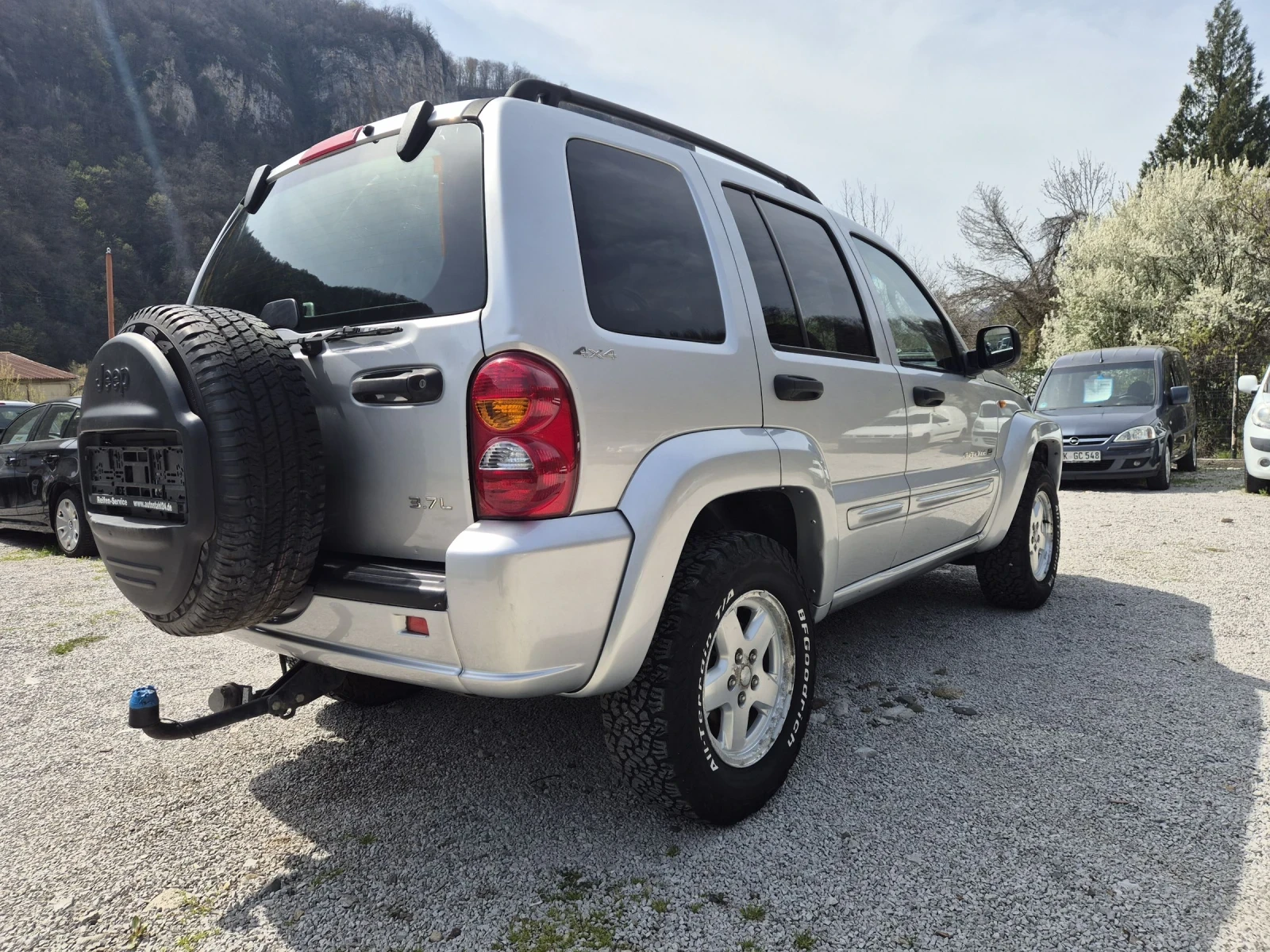 Jeep Cherokee 3.7 Бензин, снимка 4 - Автомобили и джипове - 54180787