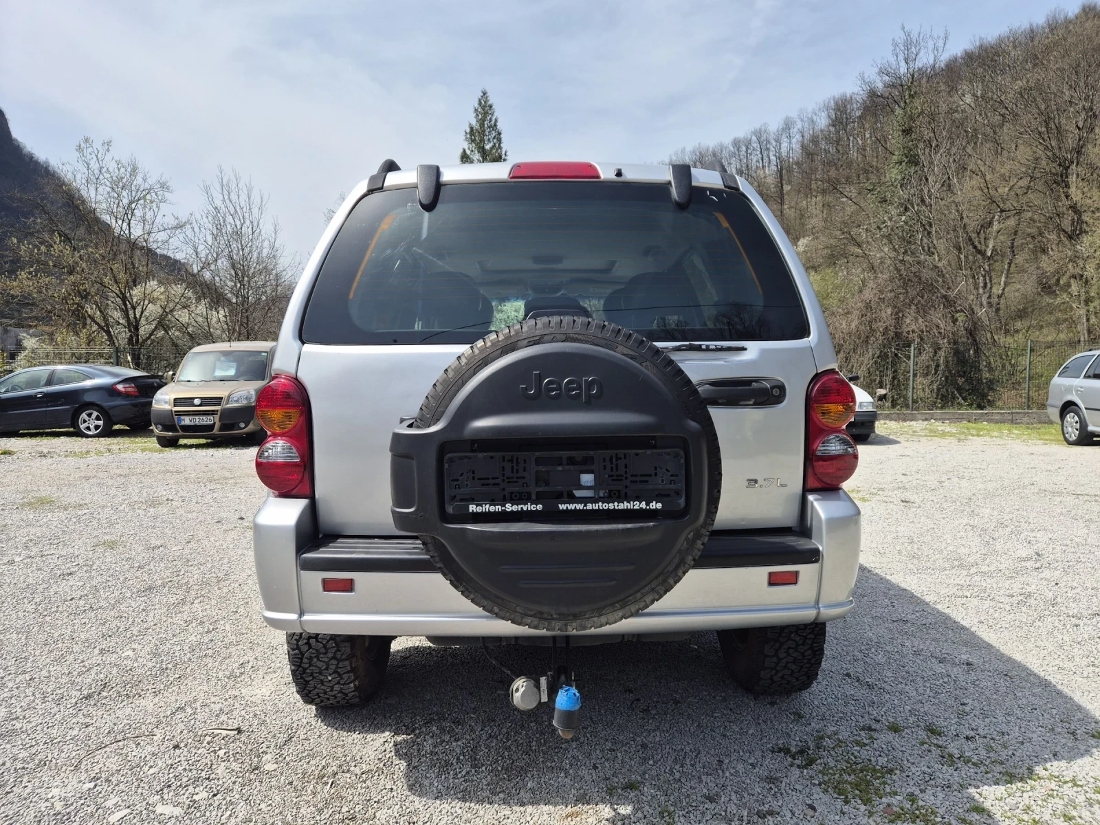 Jeep Cherokee 3.7 Бензин, снимка 5 - Автомобили и джипове - 54180787