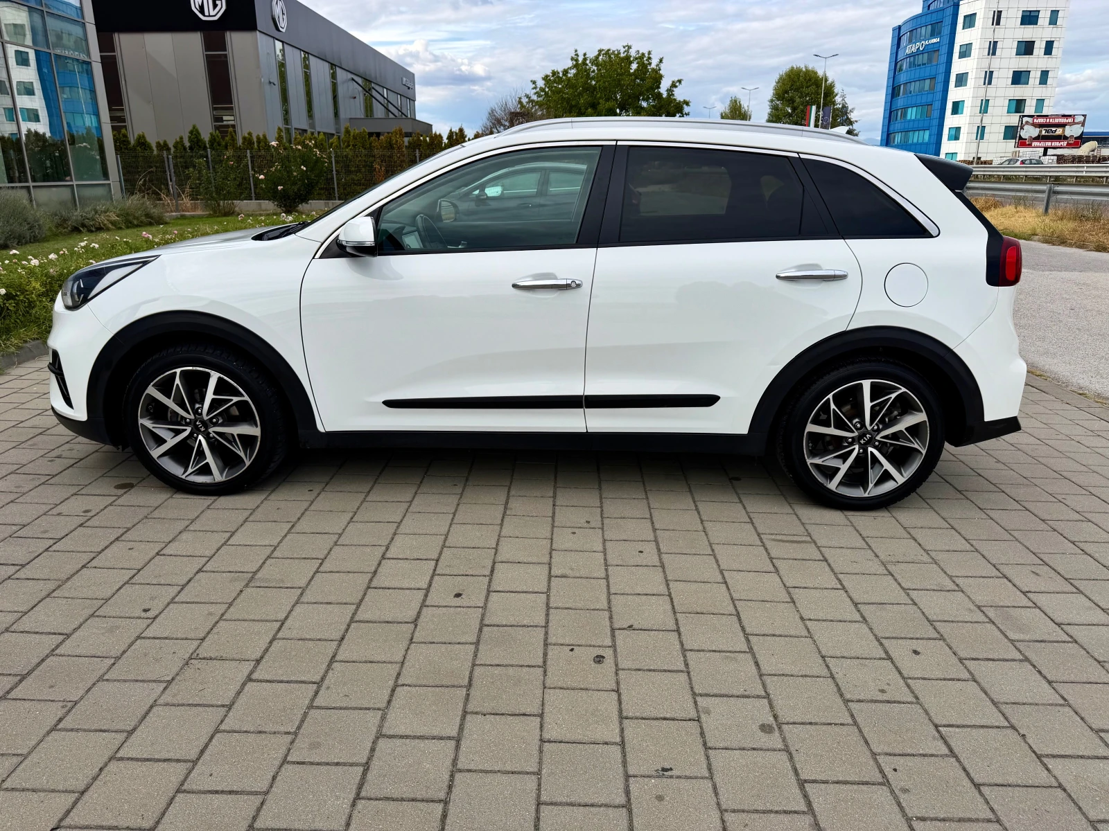 Kia Niro FACE-HYBRID--LANE-ASIST-������-DISTRONIC- | Mobile.bg � ����������� 8