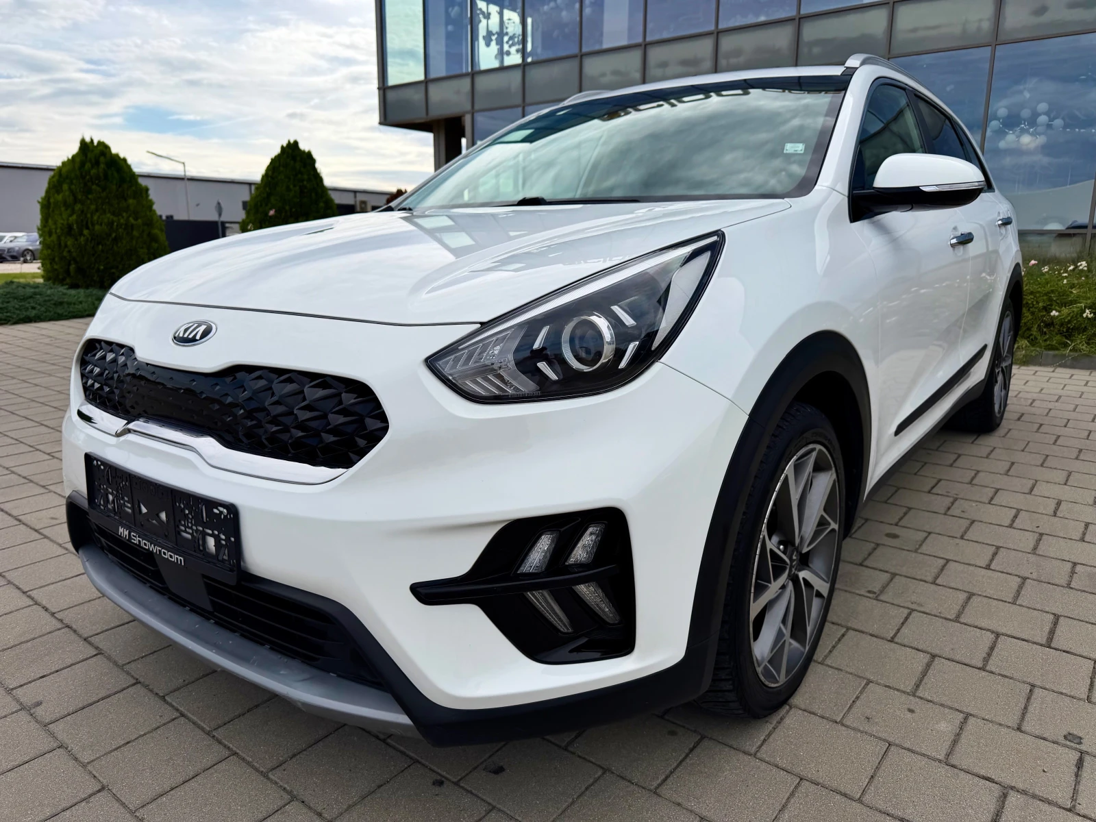 Kia Niro FACE-HYBRID--LANE-ASIST-КАМЕРА-DISTRONIC-