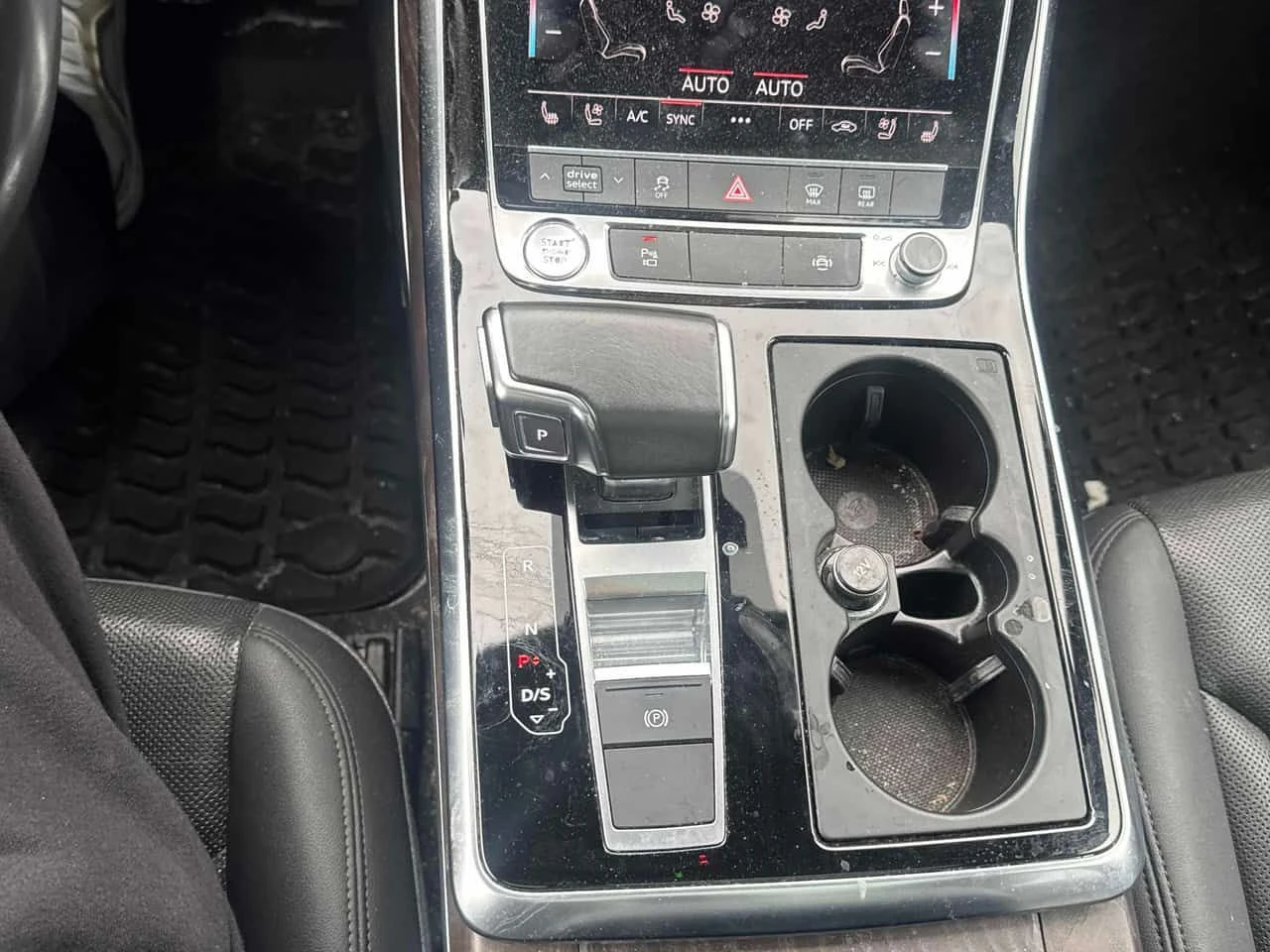 Audi Q7 * Progressiv * 7 МЕСТЕН* ДИСТРОНИК * 360 * ОБДУХВА, снимка 14 - Автомобили и джипове - 54562029