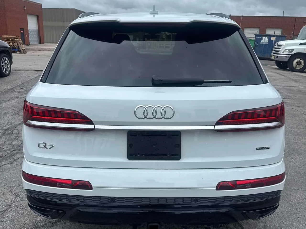 Audi Q7 * Progressiv * 7 МЕСТЕН* ДИСТРОНИК * 360 * ОБДУХВА, снимка 4 - Автомобили и джипове - 54562029