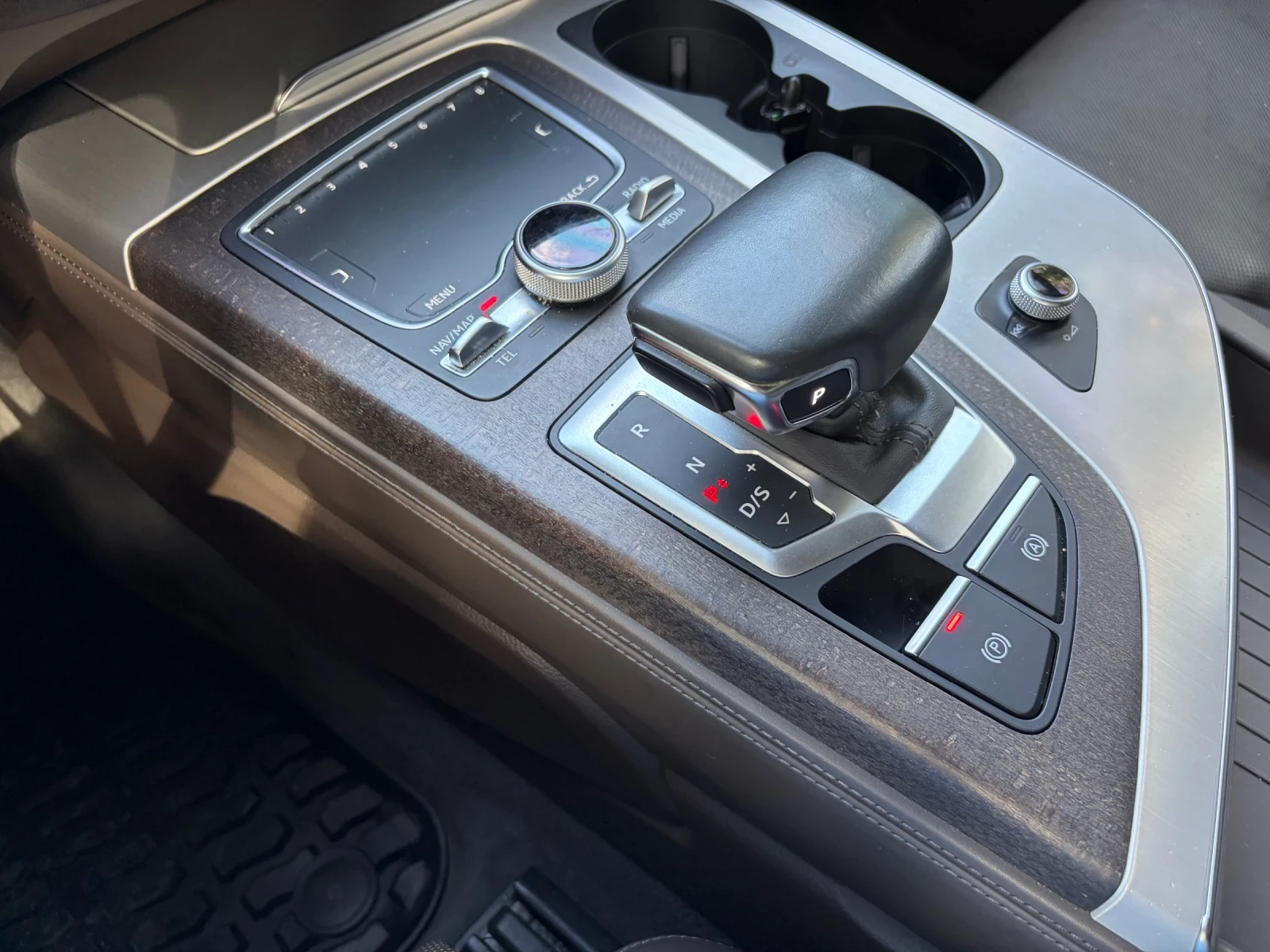 Audi Q7  1 собствени, Matrix LED, 7 седалки, Гаражна , снимка 16 - Автомобили и джипове - 56245173