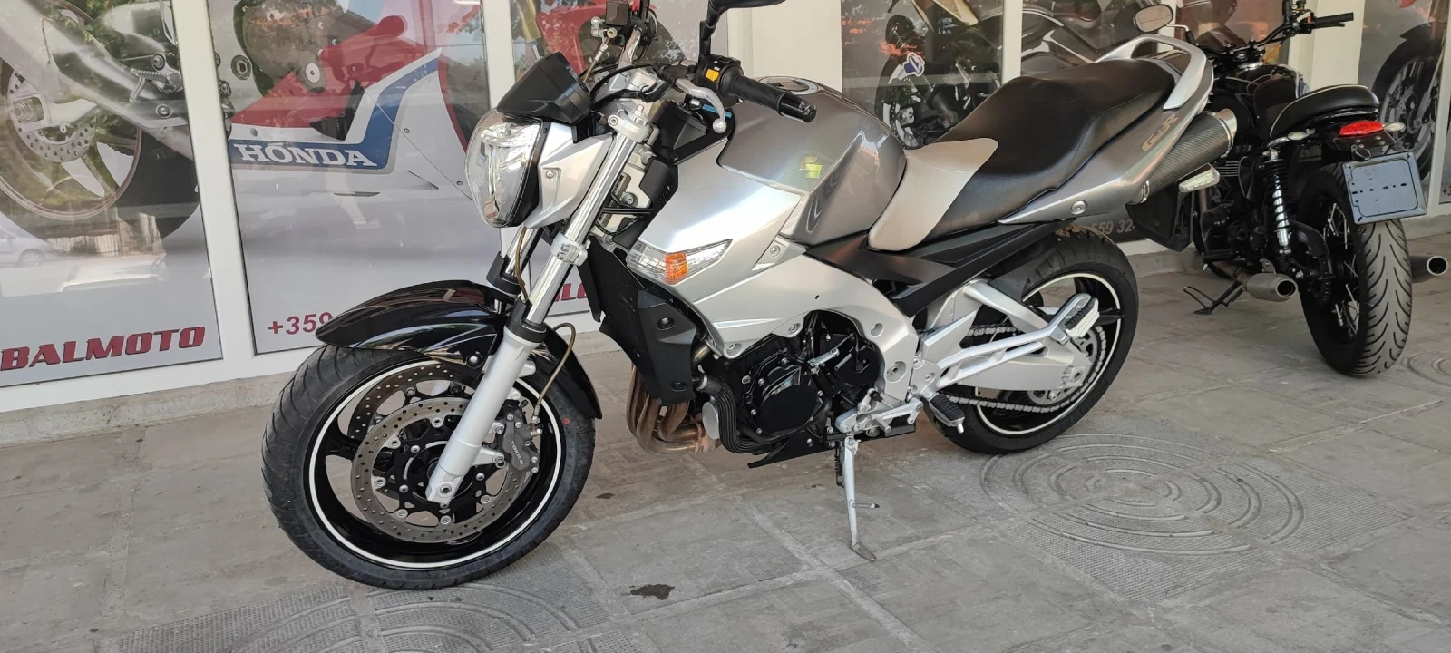 Suzuki Gsr, снимка 1