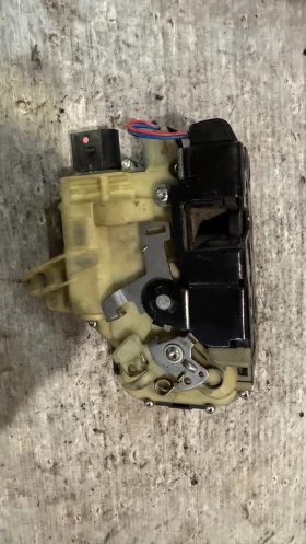 Брава за врата на VW Golf 4 - 13C-C6X1837013C, снимка 2 - Части - 53066098