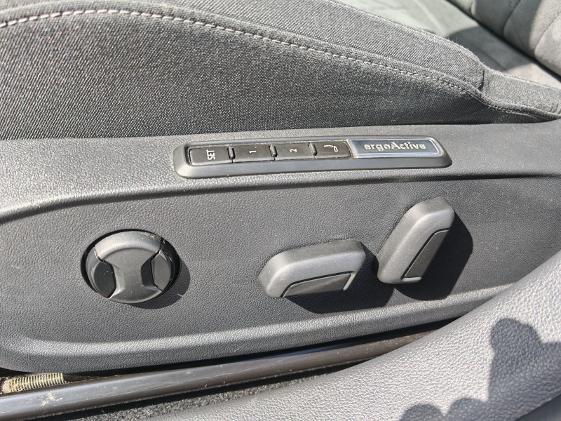 VW Golf 1.4 eHybrid Style* ДДС* LED* Memory* Massage* ACC*, снимка 15 - Автомобили и джипове - 46323630