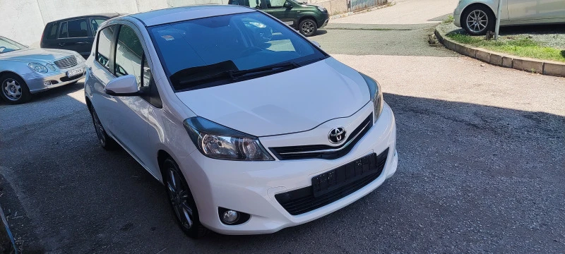 Toyota Yaris Швейцария, снимка 2 - Автомобили и джипове - 47785662