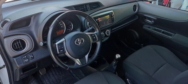 Toyota Yaris Швейцария, снимка 8 - Автомобили и джипове - 47785662