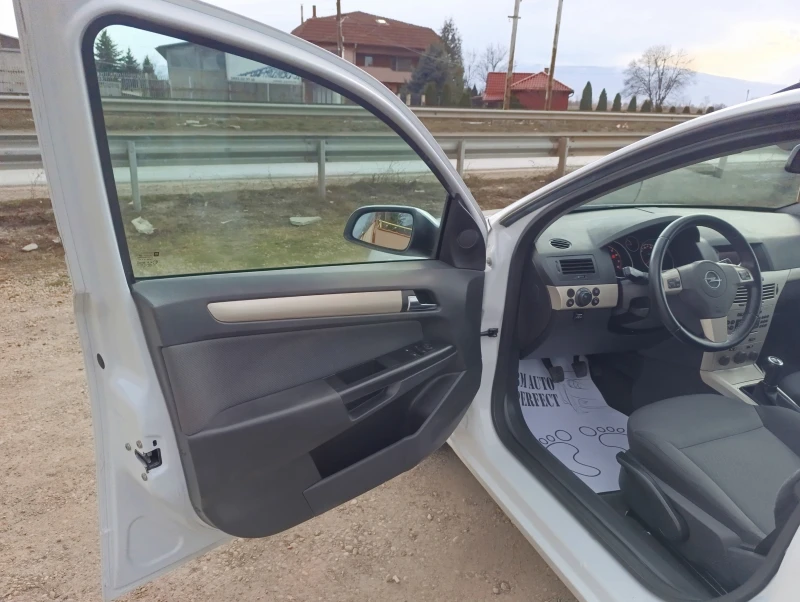 Opel Astra 1.6i-16v Газ-Бензин, снимка 8 - Автомобили и джипове - 49453145